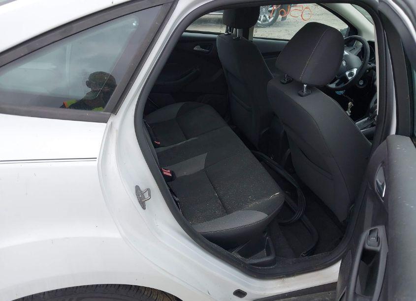 Photo 8 of 2014 Ford Focus SE (VIN 1FADP3F27EL201946)