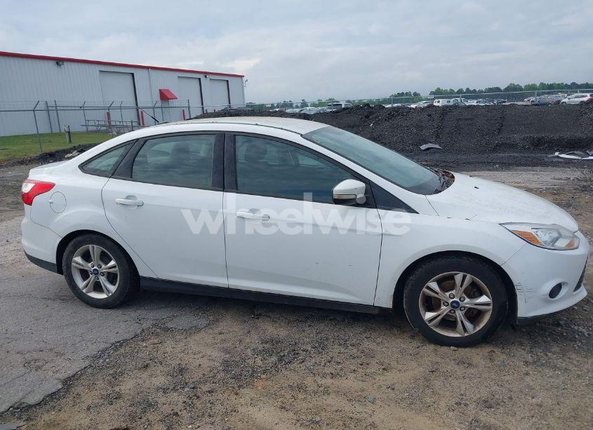 Photo 13 of 2014 Ford Focus SE (VIN 1FADP3F27EL215703)