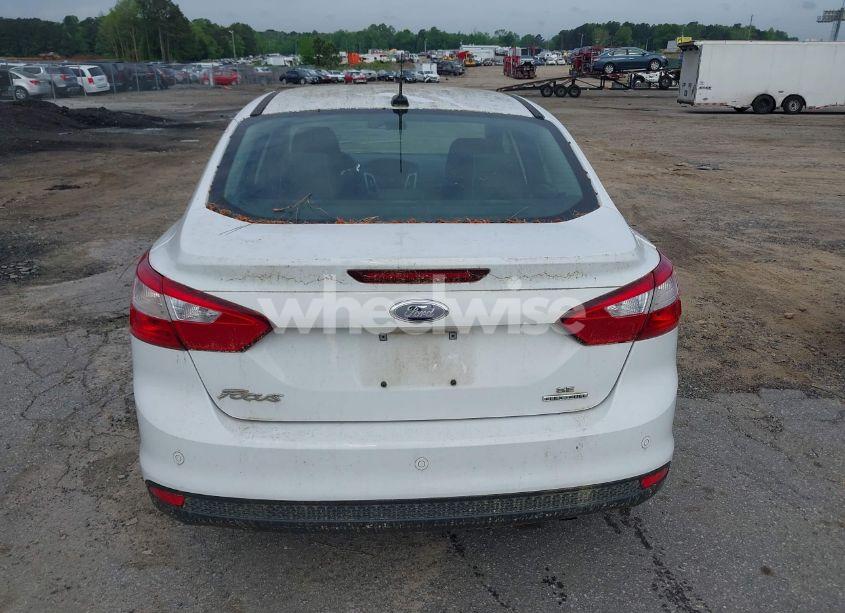 Photo 15 of 2014 Ford Focus SE (VIN 1FADP3F27EL215703)