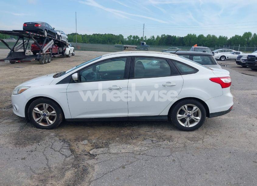 Photo 16 of 2014 Ford Focus SE (VIN 1FADP3F27EL215703)
