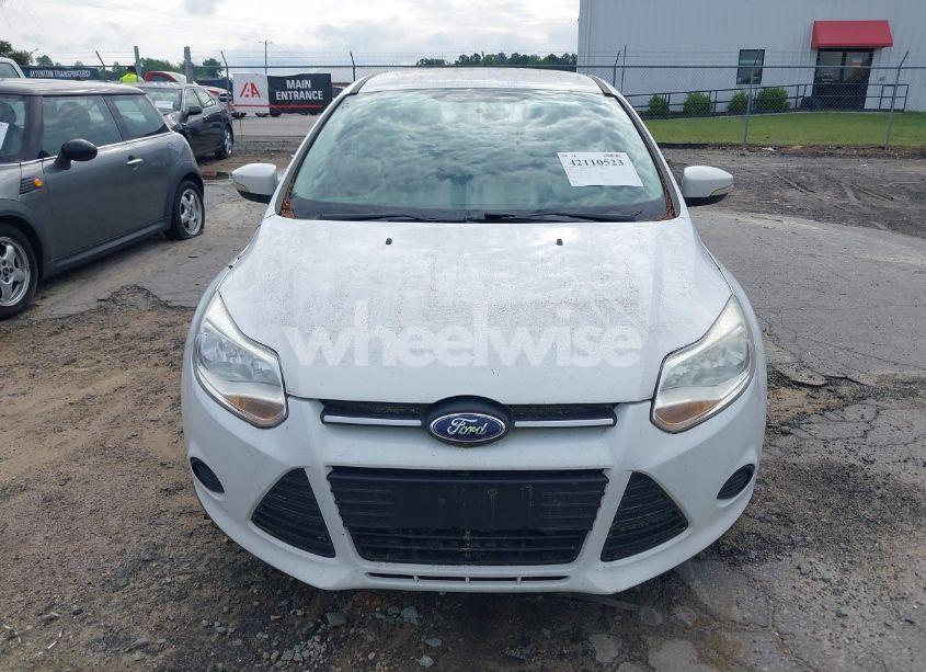 Photo 17 of 2014 Ford Focus SE (VIN 1FADP3F27EL215703)
