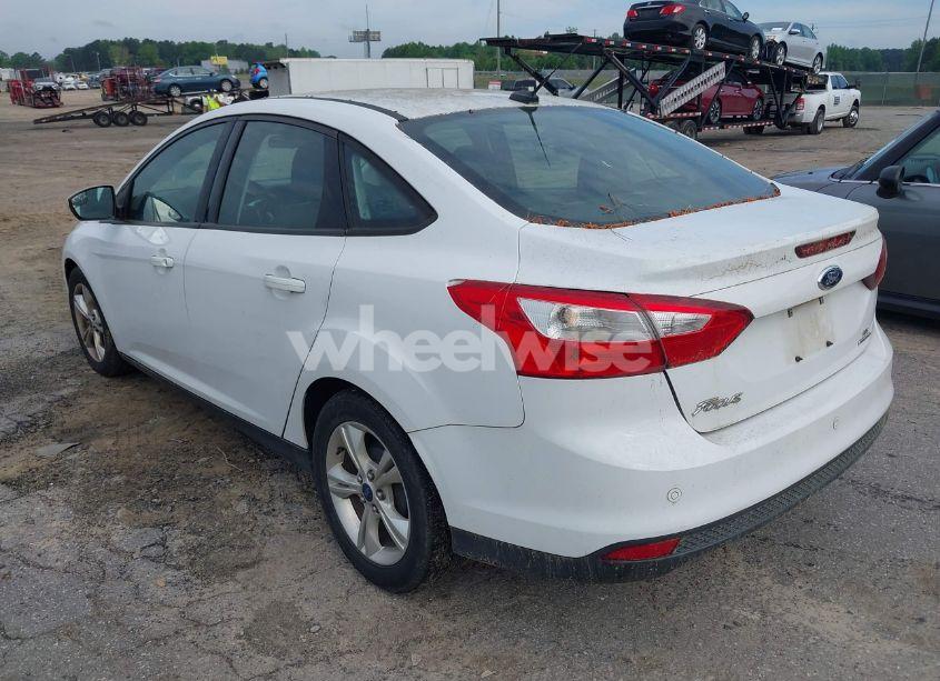 Photo 3 of 2014 Ford Focus SE (VIN 1FADP3F27EL215703)