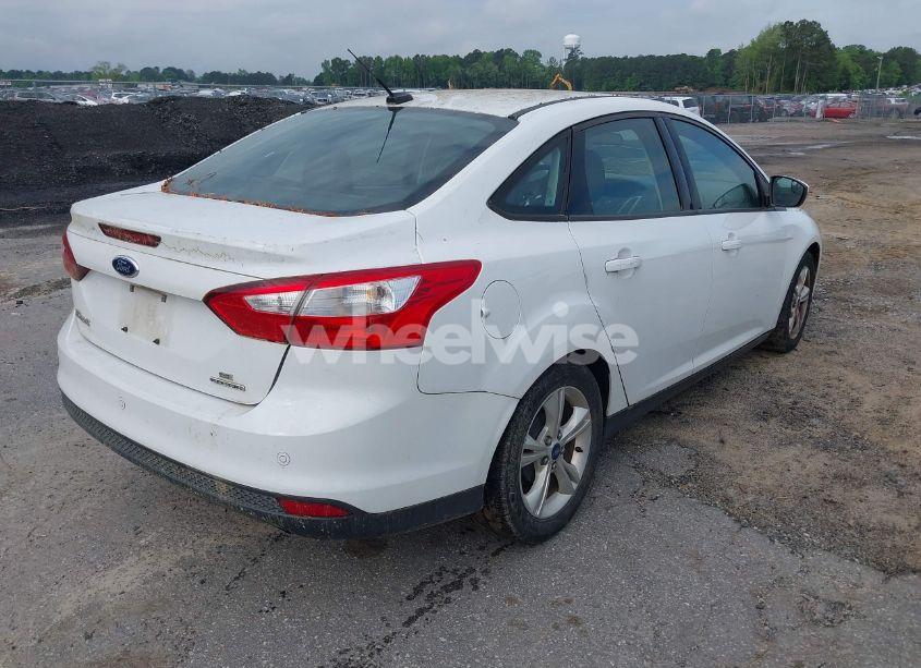 Photo 4 of 2014 Ford Focus SE (VIN 1FADP3F27EL215703)