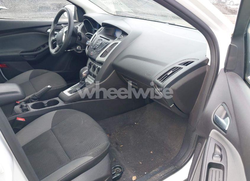 Photo 5 of 2014 Ford Focus SE (VIN 1FADP3F27EL215703)