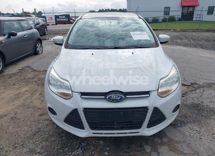 Photo 6 of 2014 Ford Focus SE (VIN 1FADP3F27EL215703)
