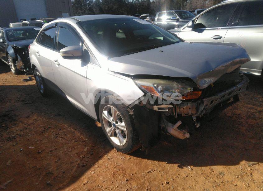 2014 Ford Focus SE (VIN 1FADP3F27EL217578) main photo