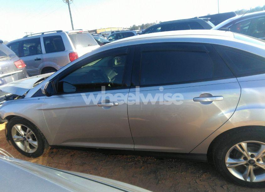 Photo 14 of 2014 Ford Focus SE (VIN 1FADP3F27EL217578)