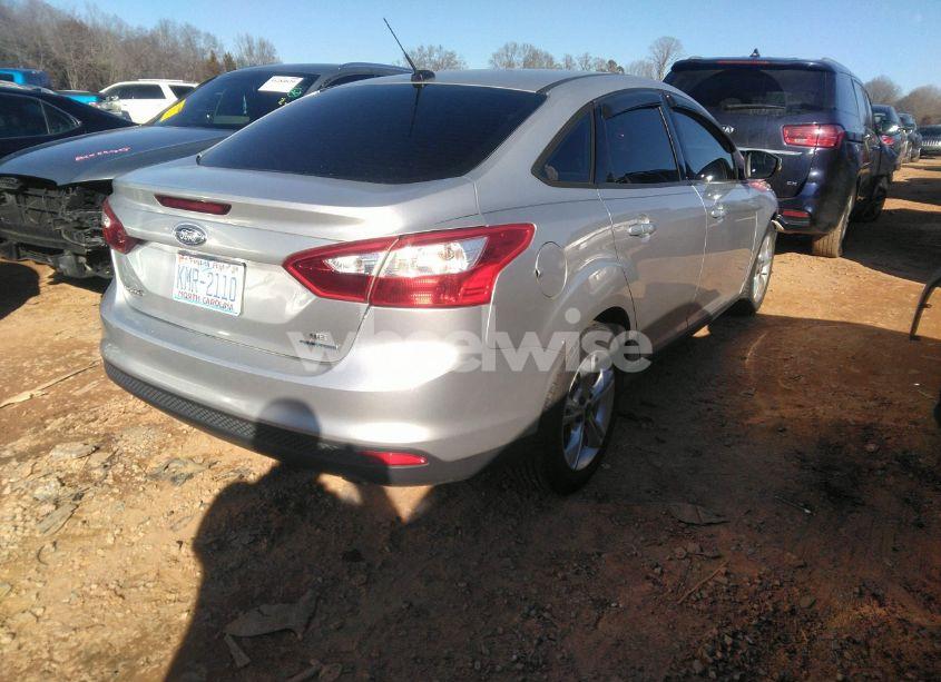 Photo 4 of 2014 Ford Focus SE (VIN 1FADP3F27EL217578)