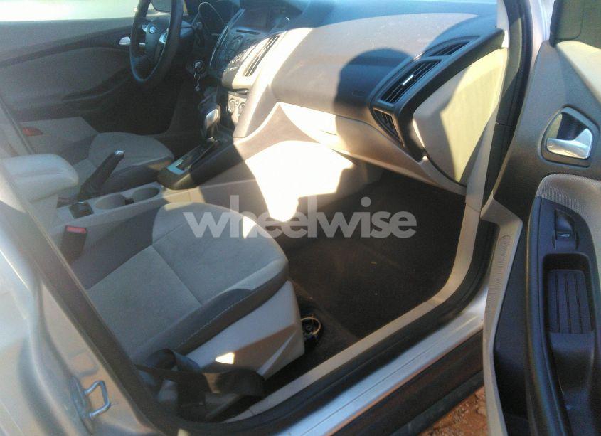 Photo 5 of 2014 Ford Focus SE (VIN 1FADP3F27EL217578)