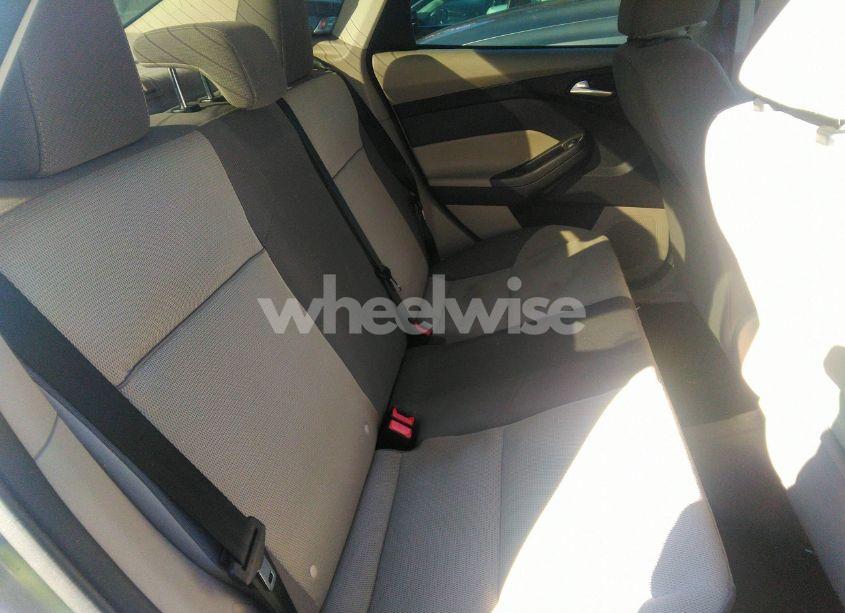 Photo 8 of 2014 Ford Focus SE (VIN 1FADP3F27EL217578)