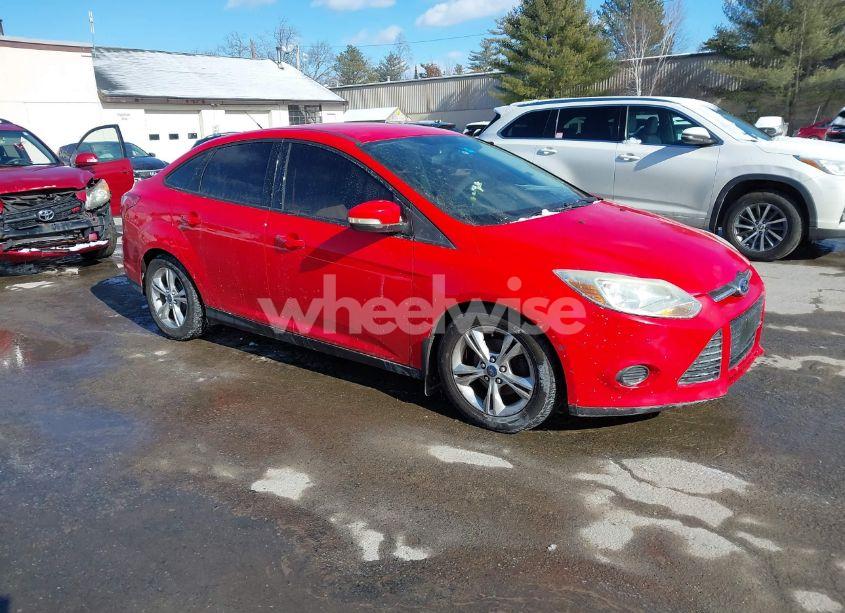 2014 Ford Focus SE (VIN 1FADP3F27EL222697) main photo