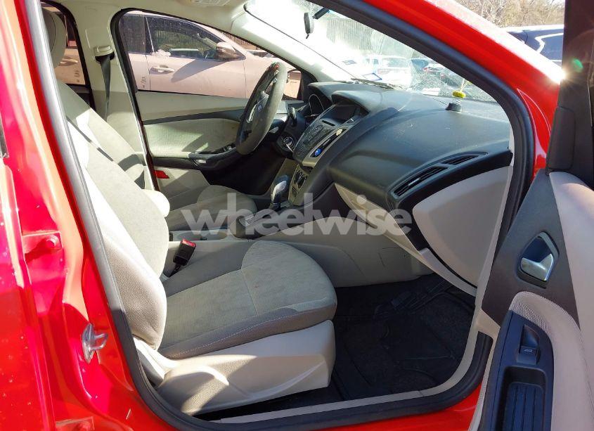 Photo 5 of 2014 Ford Focus SE (VIN 1FADP3F27EL222697)