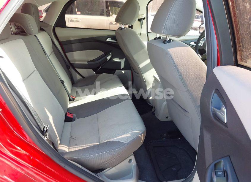 Photo 8 of 2014 Ford Focus SE (VIN 1FADP3F27EL222697)