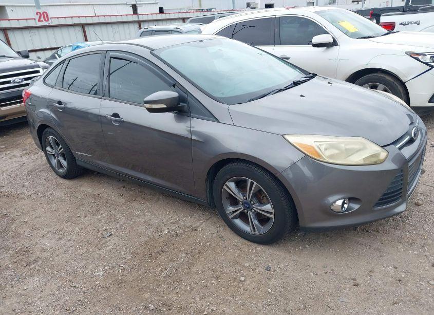 2014 Ford Focus SE (VIN 1FADP3F27EL236289) main photo