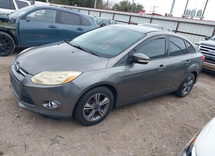 Photo 2 of 2014 Ford Focus SE (VIN 1FADP3F27EL236289)