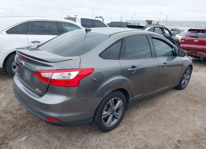 Photo 4 of 2014 Ford Focus SE (VIN 1FADP3F27EL236289)