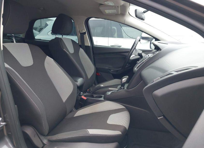 Photo 5 of 2014 Ford Focus SE (VIN 1FADP3F27EL236289)