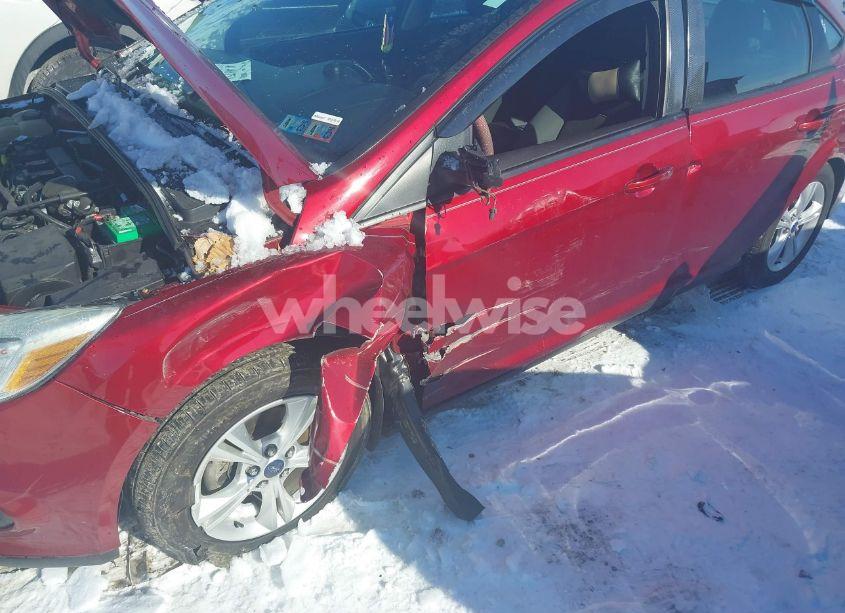 Photo 6 of 2014 Ford Focus SE (VIN 1FADP3F27EL240178)