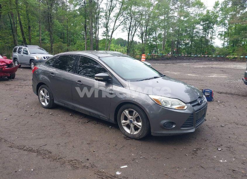 2014 Ford Focus SE (VIN 1FADP3F27EL244652) main photo