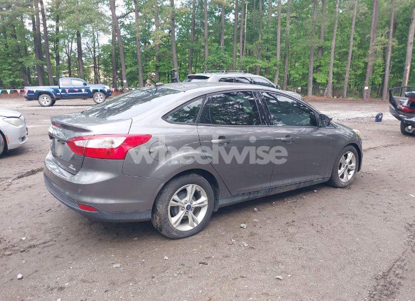 Photo 4 of 2014 Ford Focus SE (VIN 1FADP3F27EL244652)