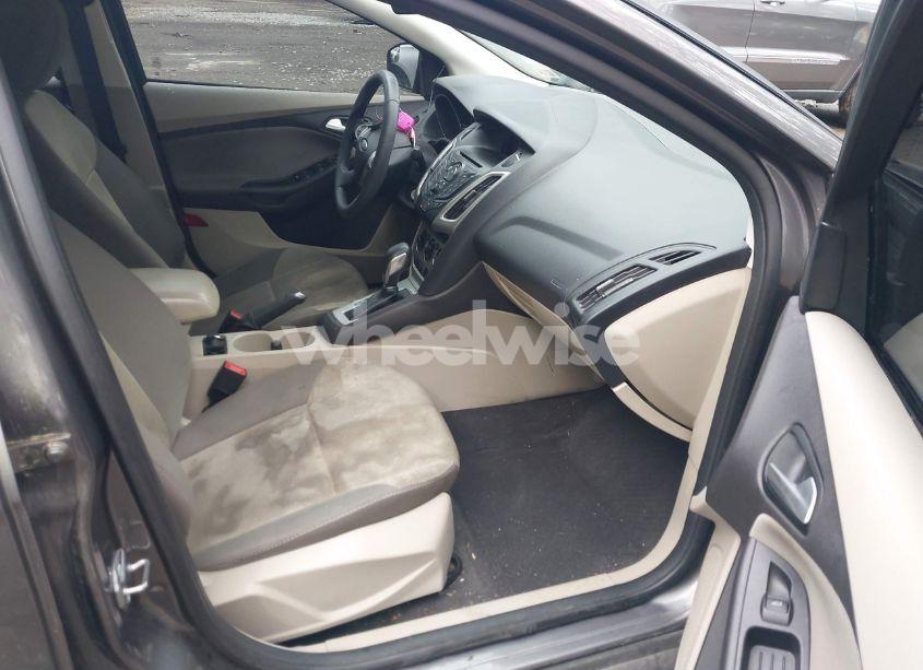 Photo 5 of 2014 Ford Focus SE (VIN 1FADP3F27EL244652)