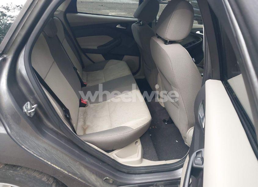 Photo 8 of 2014 Ford Focus SE (VIN 1FADP3F27EL244652)