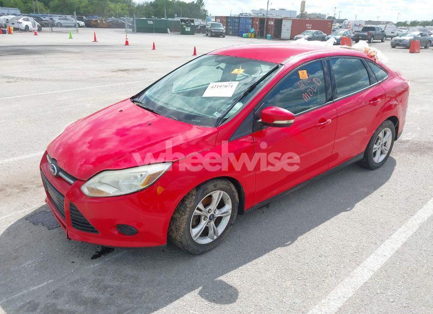 Photo 2 of 2014 Ford Focus SE (VIN 1FADP3F27EL295441)