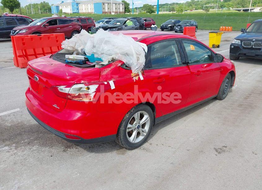 Photo 4 of 2014 Ford Focus SE (VIN 1FADP3F27EL295441)