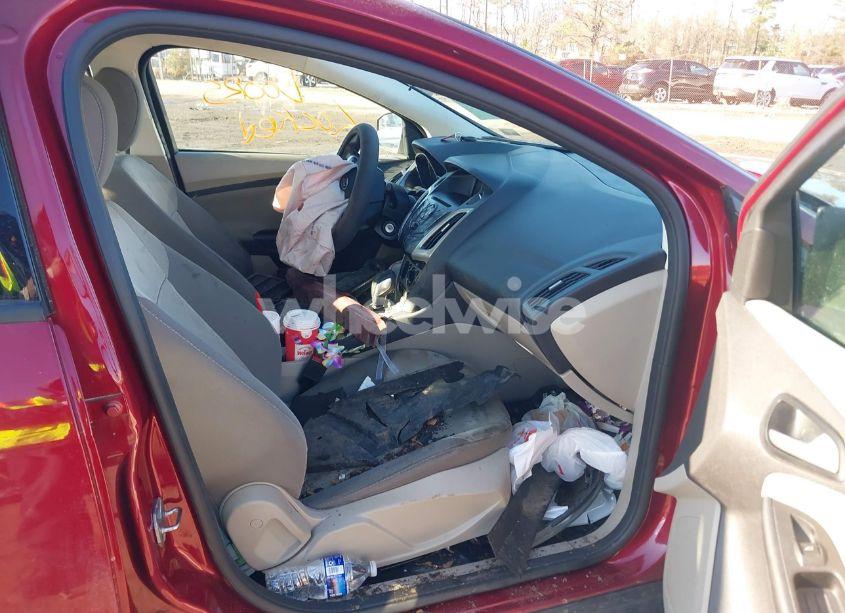 Photo 5 of 2014 Ford Focus SE (VIN 1FADP3F27EL307345)