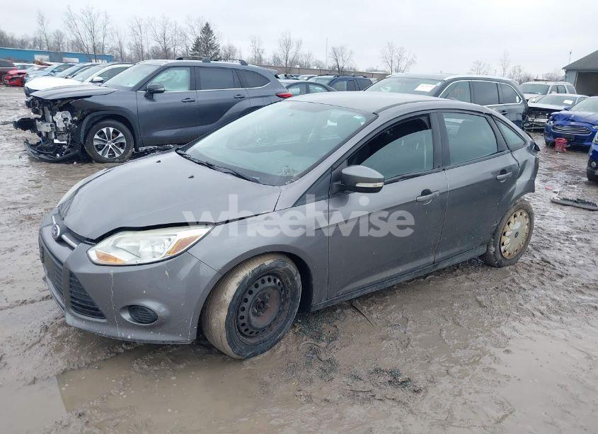 Photo 2 of 2014 Ford Focus SE (VIN 1FADP3F27EL308897)