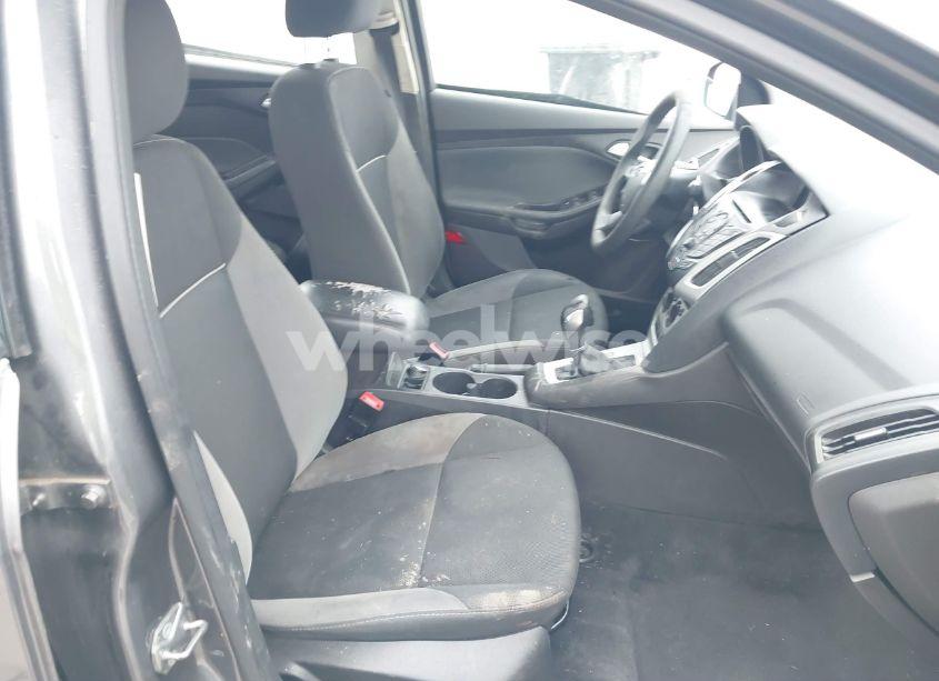 Photo 5 of 2014 Ford Focus SE (VIN 1FADP3F27EL308897)