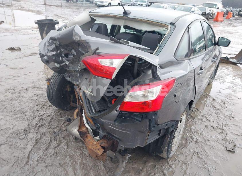 Photo 6 of 2014 Ford Focus SE (VIN 1FADP3F27EL308897)