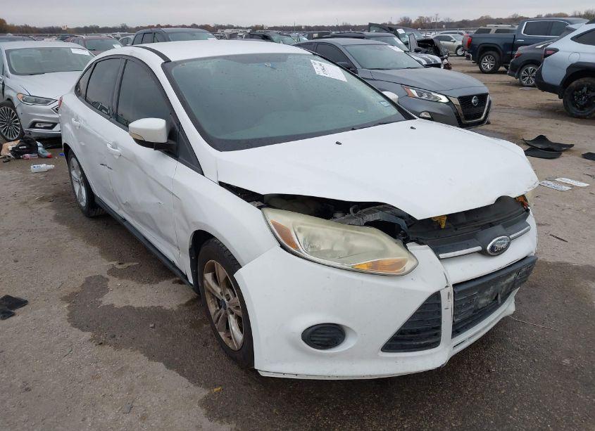 2014 Ford Focus SE (VIN 1FADP3F27EL312741) main photo