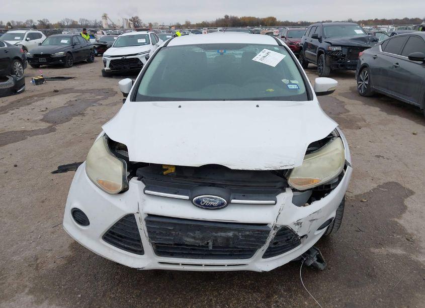 Photo 12 of 2014 Ford Focus SE (VIN 1FADP3F27EL312741)