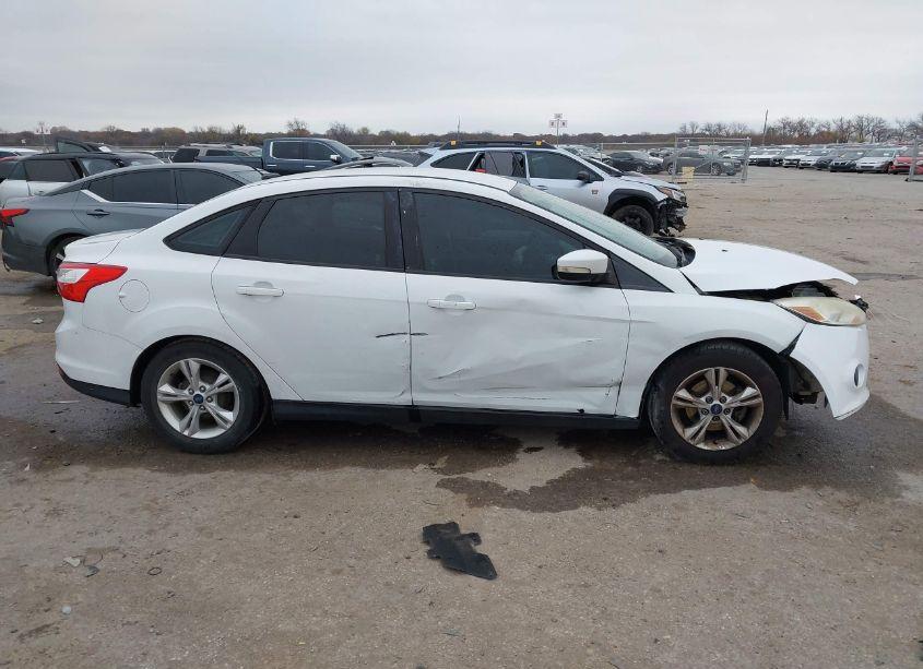 Photo 13 of 2014 Ford Focus SE (VIN 1FADP3F27EL312741)