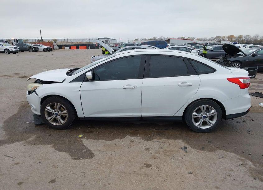 Photo 14 of 2014 Ford Focus SE (VIN 1FADP3F27EL312741)