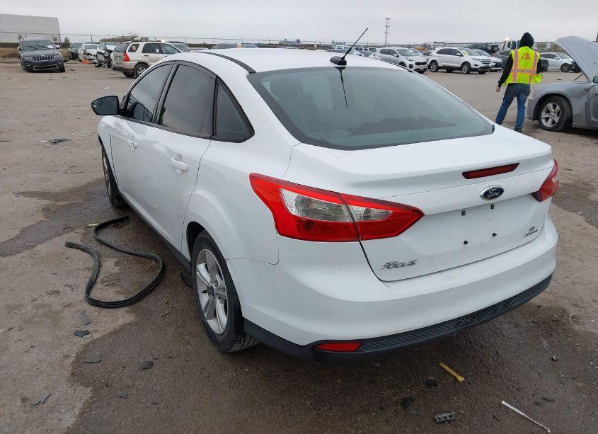 Photo 3 of 2014 Ford Focus SE (VIN 1FADP3F27EL312741)