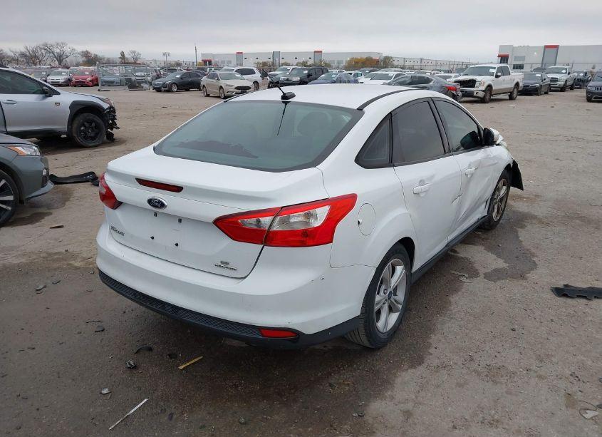 Photo 4 of 2014 Ford Focus SE (VIN 1FADP3F27EL312741)