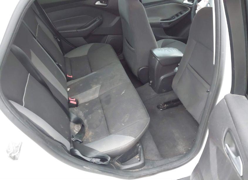 Photo 8 of 2014 Ford Focus SE (VIN 1FADP3F27EL312741)