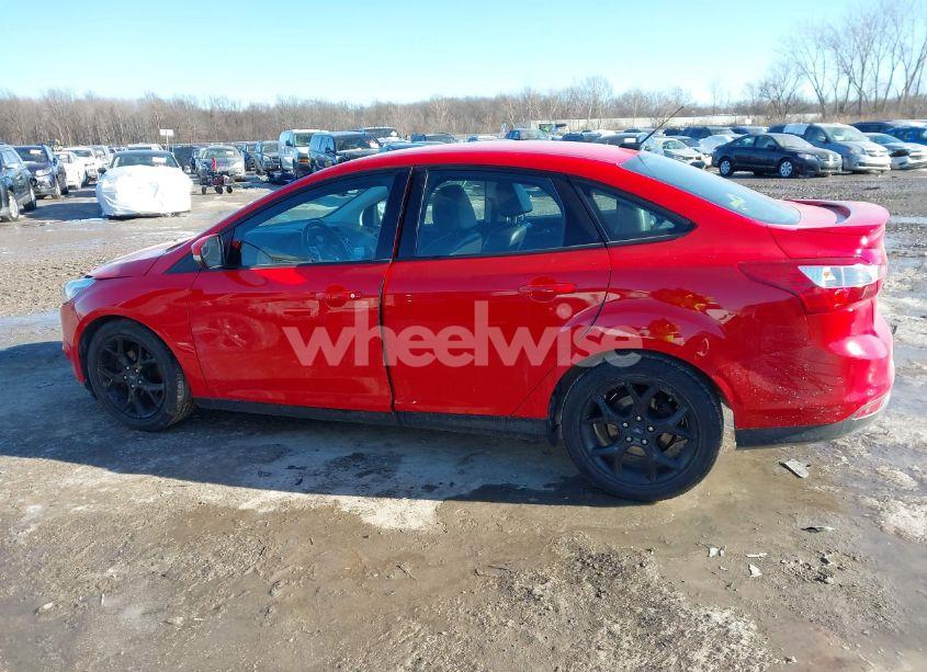 Photo 13 of 2014 Ford Focus SE (VIN 1FADP3F27EL331032)