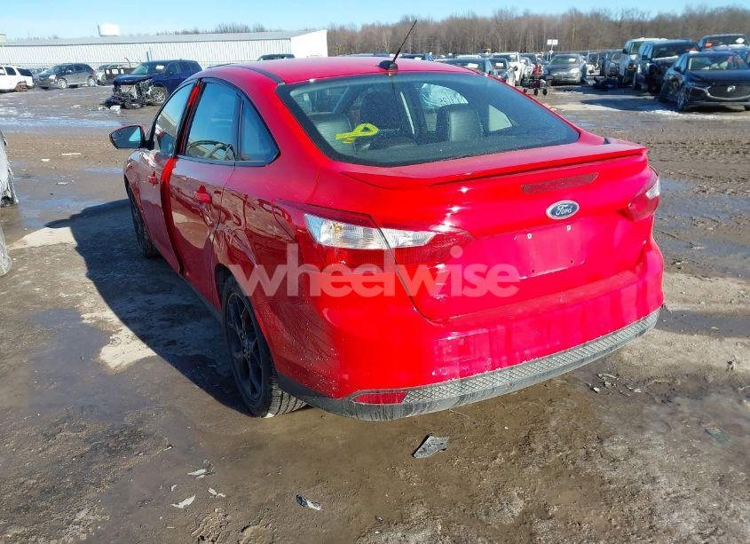 Photo 3 of 2014 Ford Focus SE (VIN 1FADP3F27EL331032)