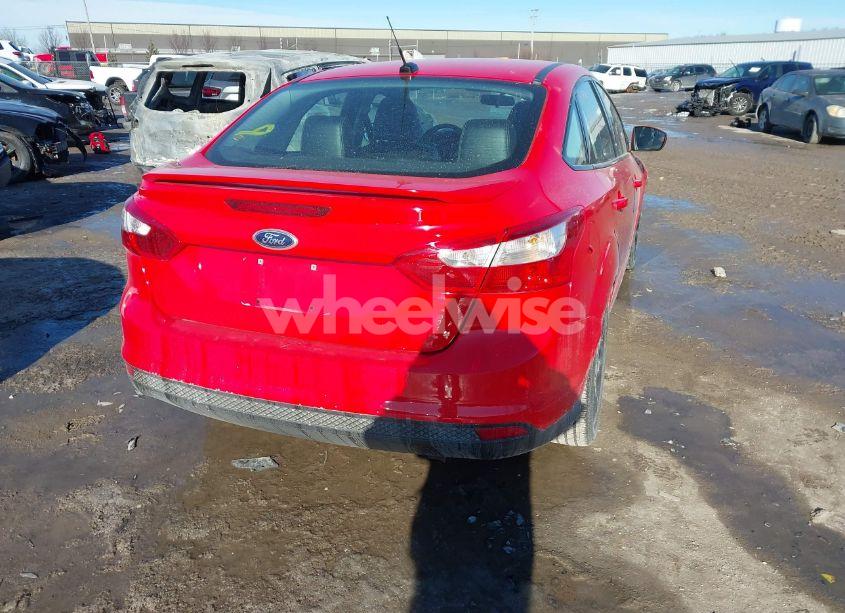 Photo 4 of 2014 Ford Focus SE (VIN 1FADP3F27EL331032)