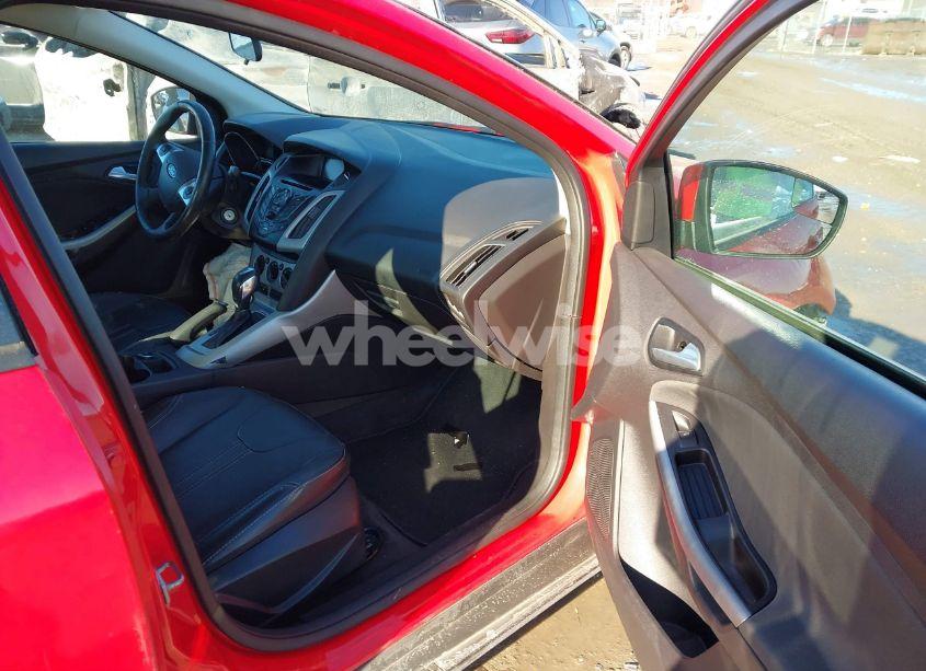 Photo 5 of 2014 Ford Focus SE (VIN 1FADP3F27EL331032)