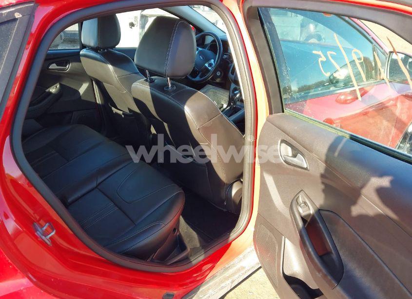 Photo 8 of 2014 Ford Focus SE (VIN 1FADP3F27EL331032)