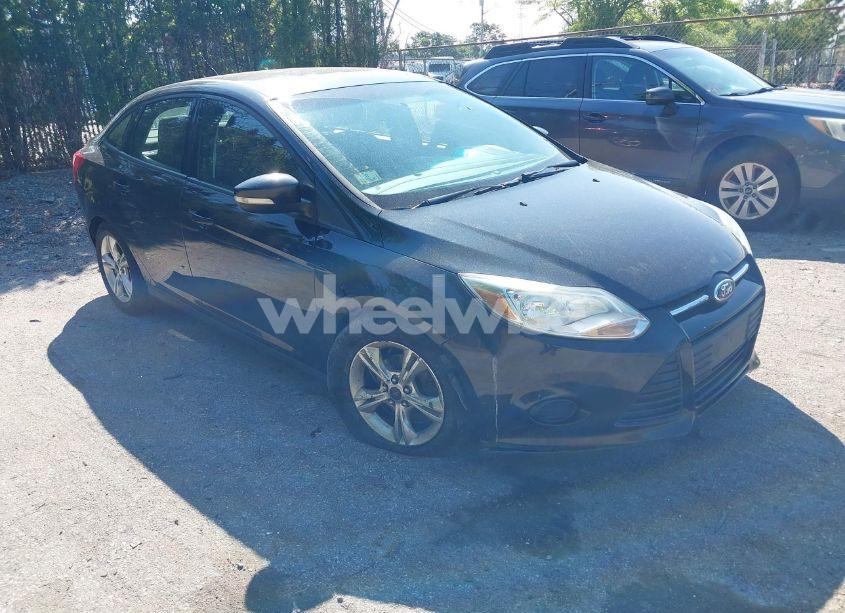 2014 Ford Focus SE (VIN 1FADP3F27EL344010) main photo