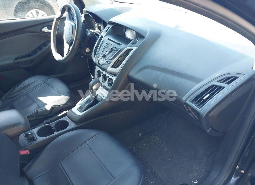 Photo 5 of 2014 Ford Focus SE (VIN 1FADP3F27EL344010)