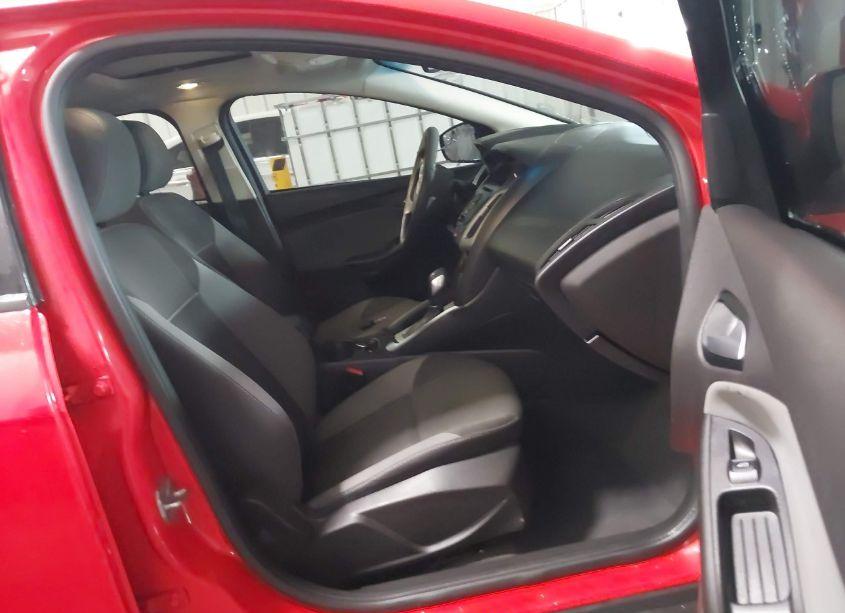 Photo 5 of 2014 Ford Focus SE (VIN 1FADP3F27EL344069)