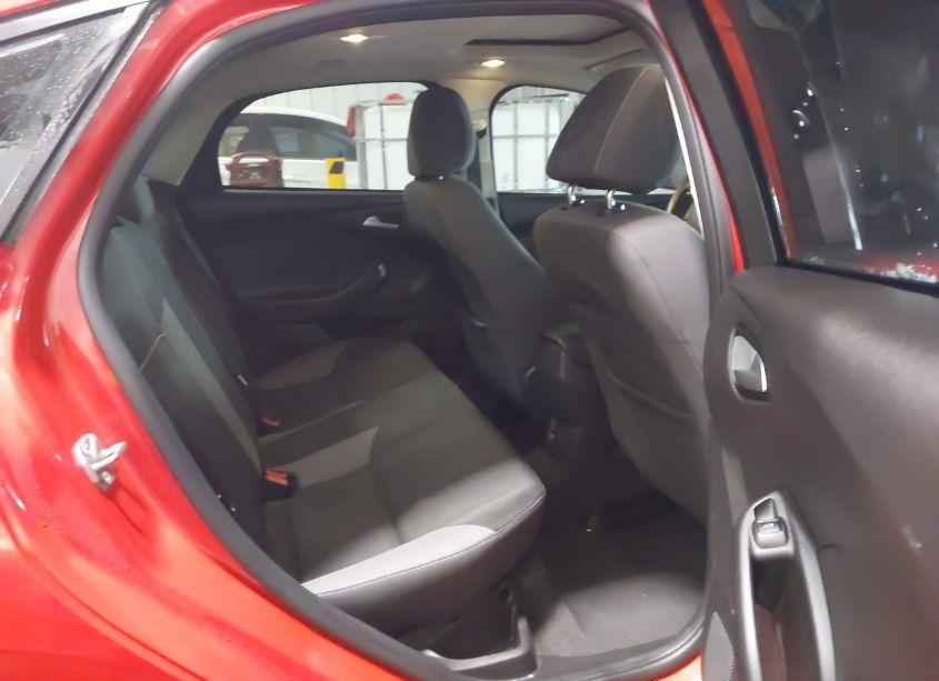 Photo 8 of 2014 Ford Focus SE (VIN 1FADP3F27EL344069)