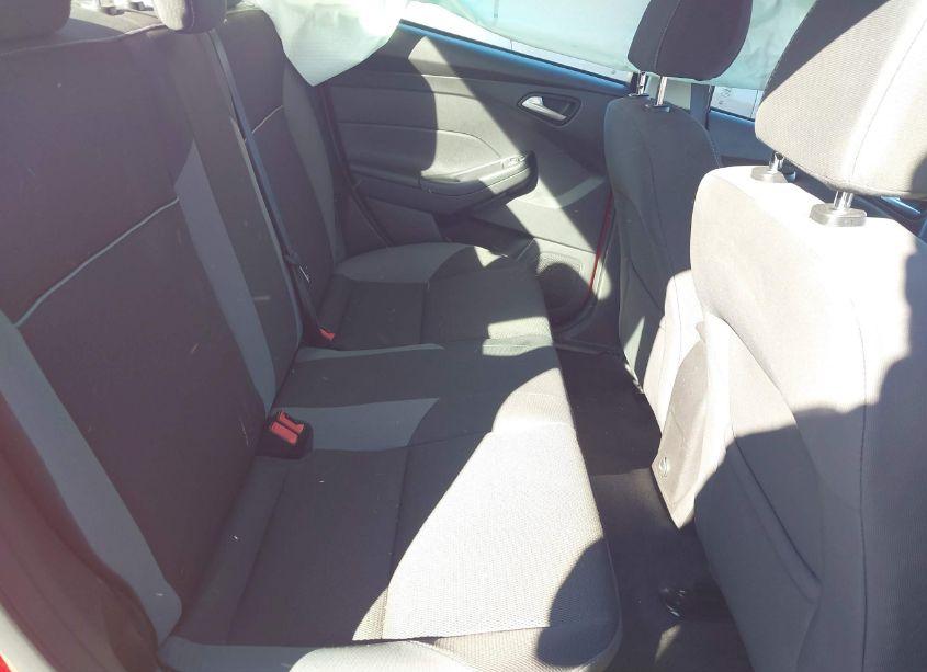 Photo 8 of 2014 Ford Focus SE (VIN 1FADP3F27EL349661)