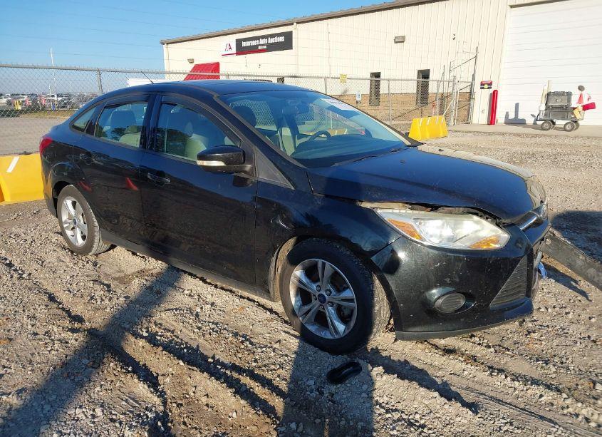 2014 Ford Focus SE (VIN 1FADP3F27EL359378) main photo